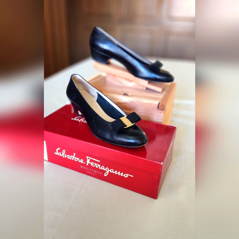 Ferragamo LILLAZ BLACK PUMPS SIZE 10B